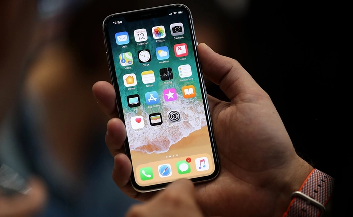 iPhone X có tính năng giúp người dùng sở hữu bàn tay bé nhỏ dễ sử dụng hơn