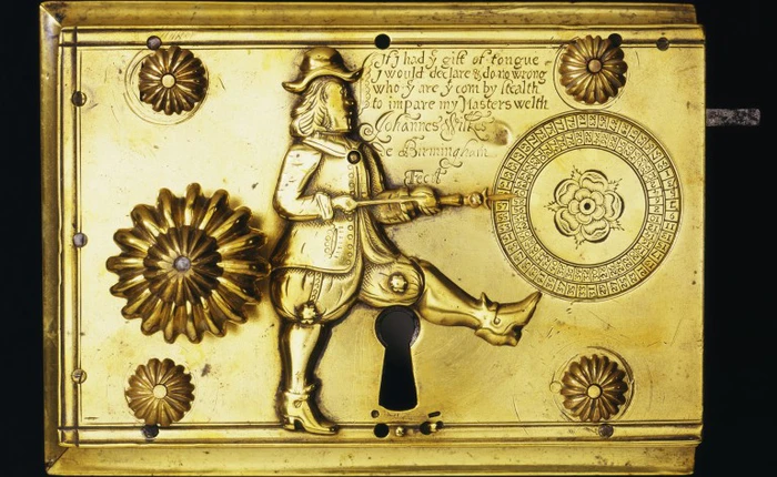 Bạn sẽ phải bất ngờ khi chứng kiến hệ thống khóa từ thế kỷ thứ 17 này tinh xảo đến mức nào