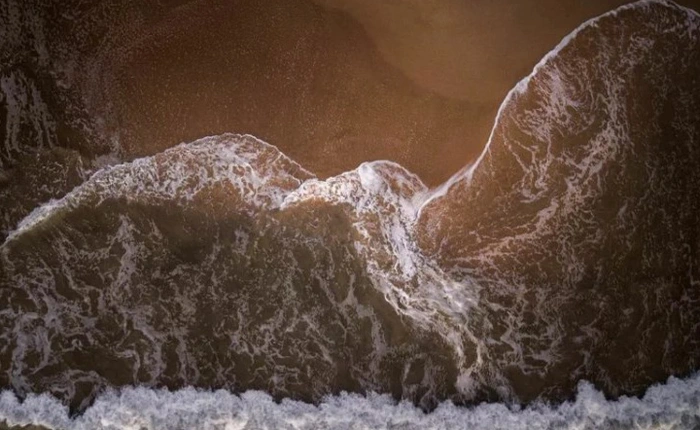 Chỉ là những con sóng bình thường nhưng dưới bàn tay nhiếp ảnh chuyên nghiệp, đó còn là nghệ thuật