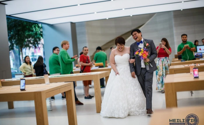 Apple Store ở Singapore đẹp đến mức đôi vợ chồng này còn tổ chức chụp ảnh cưới ở đó