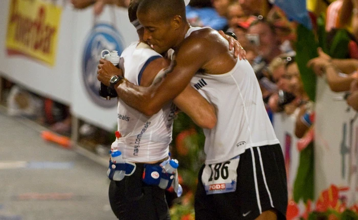 Đang chạy thì bị gãy xương chân và tiểu ra máu, người lính SEAL này vẫn hoàn thành cuộc đua nhờ 2 chiến lược đặc biệt và bạn hoàn toàn có thể học hỏi từ anh ấy