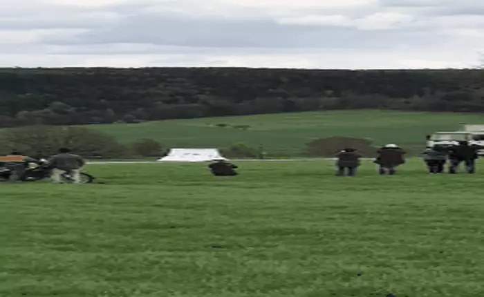 Xem thử nghiệm hàng rào để thấy nó chặn xe tải khủng bố hiệu quả đến mức nào, làm cả tài xế bị thương phải nhập viện