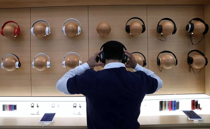 Facebook vừa cập nhật một tính năng có thể gây khó chịu cho người dùng, video tự động bật với âm thanh