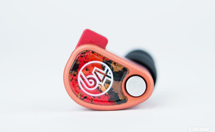 Cận cảnh tai nghe siêu cao cấp 64 Audio U18 Tzar đầu tiên ở Việt Nam: 18 drivers, công nghệ "chống điếc", giá hơn 69 triệu