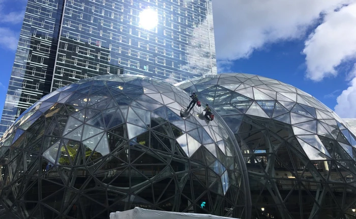 Tới thăm trụ sở cực kỳ hoành tráng của Amazon, thiết kế toàn kính, cửa hàng Amazon Go và những quả cầu khổng lồ