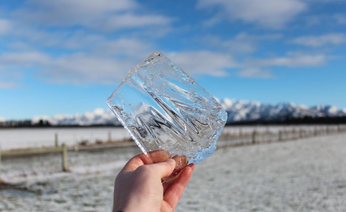 Nước nóng đóng băng nhanh hơn nước lạnh, các nhà khoa học có thể đã tìm ra được nguyên nhân tại sao