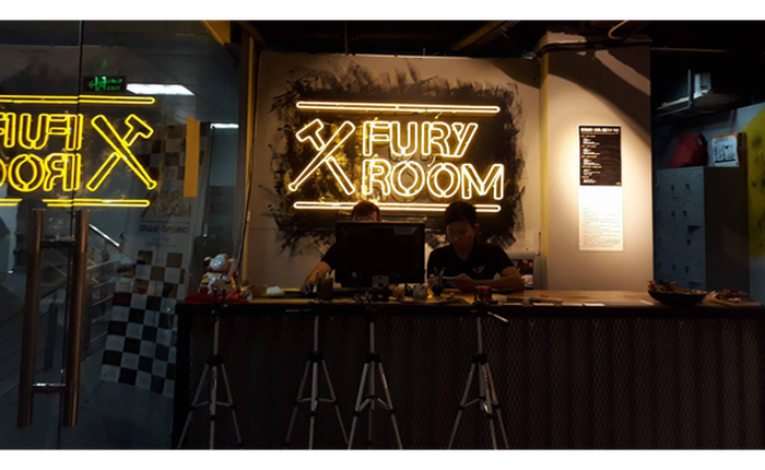 Căn phòng kỳ lạ của chàng trai 9X ở Hà Nội: Khách đến xả stress bằng cách đập phá đồ đạc rồi... vui vẻ ra về