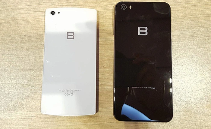 Đặt Bphone 2017 cạnh Bphone 1, các bạn sẽ thấy 2 năm qua BKAV đã cải tiến những gì