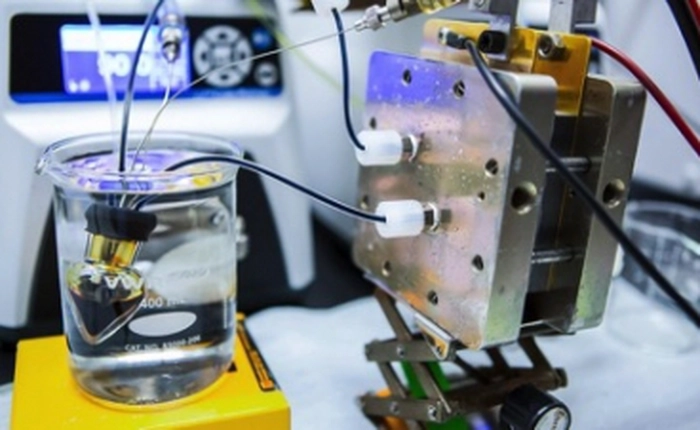 Harvard phát minh ra loại pin sạc dòng hoạt động liên tục trong 10 năm, không lo ăn mòn và độc hại