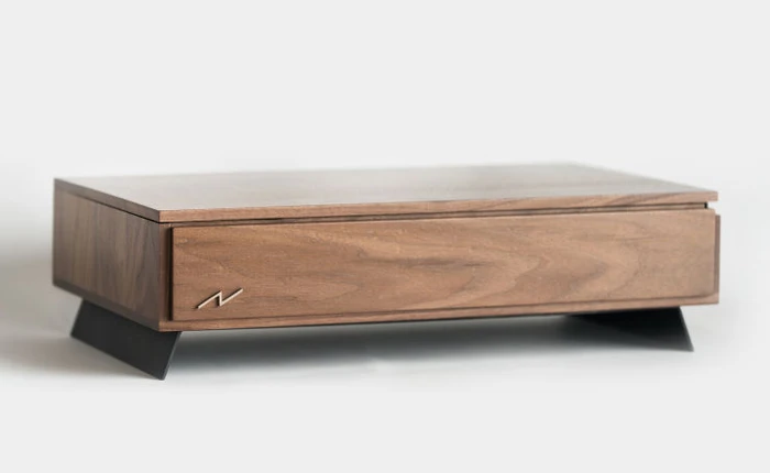 Bạn có thể không tin nhưng ẩn chứa trong chiếc hộp gỗ này là một cấu hình PC chơi game vô cùng mạnh mẽ