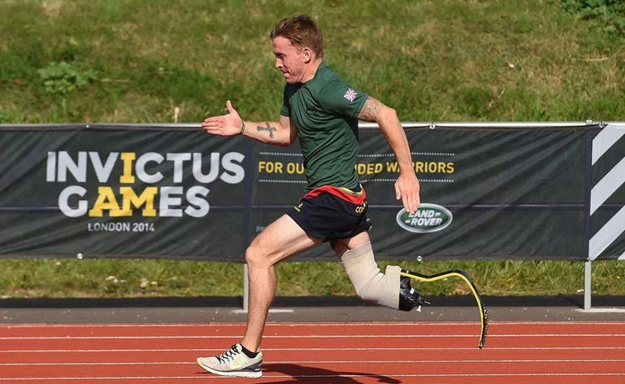 Cựu binh này vừa trở thành người tàn tật chạy nhanh nhất thế giới trên đường đua 10km, hãy ngưng bào chữa và đầu tư cho bản thân đi!