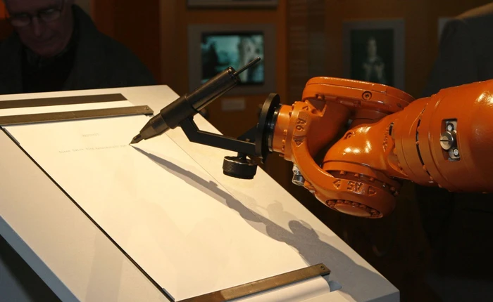 Giới cổ cồn trắng hãy cẩn thận: IBM Watson vừa làm hàng chục nhân viên văn phòng ở Nhật mất việc