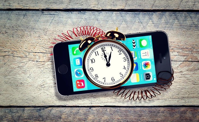 Chỉ là tin đồn thôi, làm gì có chuyện Apple cố tình làm chậm iPhone cũ để bán iPhone mới!