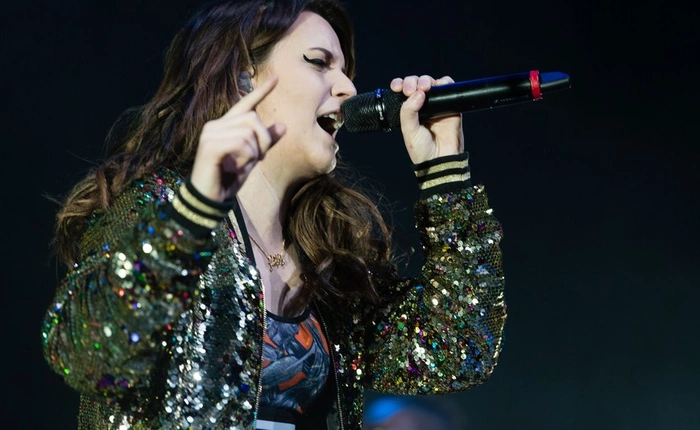 Chỉ sau một đêm, Apple đã biến một ca sỹ bình thường thành ngôi sao nổi tiếng