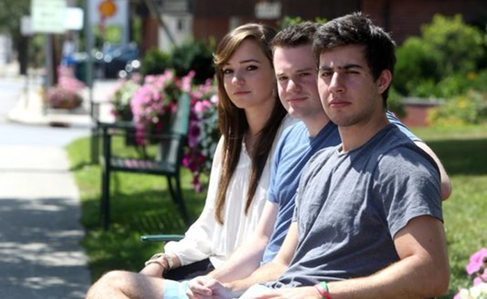 Quá chán với tình trạng sống ảo trên Facebook? Cài ứng dụng này và bạn sẽ thấy được "mặt mộc" không son phấn của các hot girl