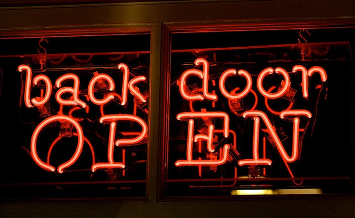 Một loại virus cửa hậu nguy hiểm ẩn nấp trong phần mềm đang được hơn 100 ngân hàng quốc tế sử dụng