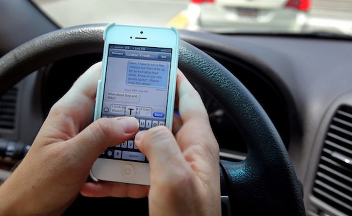Sử dụng điện thoại khi lái xe đã làm tỷ lệ tai nạn giao thông tăng ngược trở lại sau 40 năm thuyên giảm