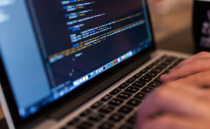 Ngược đời: Vì sao coder chọn MacBook nhưng sếp phần mềm (không phải code) lại chọn Surface cho công việc?