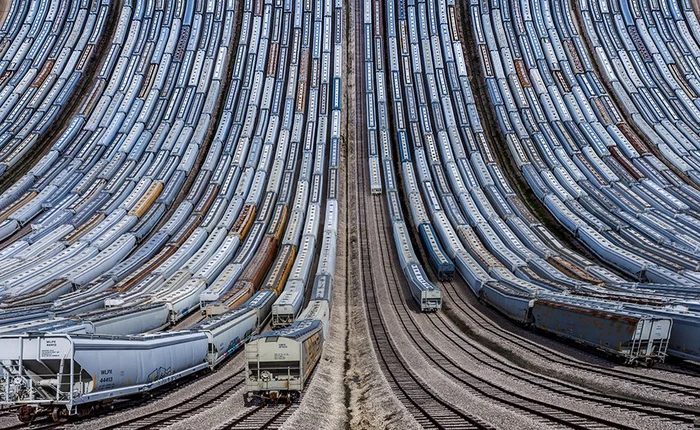 Một nhiếp ảnh gia đã biến những nơi tầm thường thành hình ảnh uốn cong đa chiều và kết quả khiến nhiều người không thể tin nổi