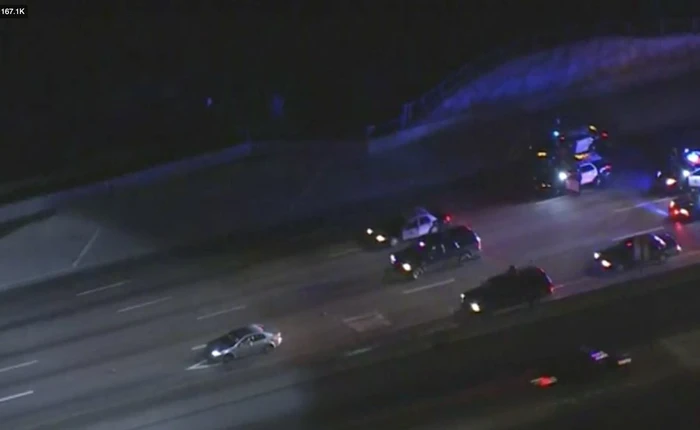 Lần đầu phát trực tiếp cảnh Cảnh sát Mỹ rượt đuổi tội phạm trên Facebook, có cả bình luận viên