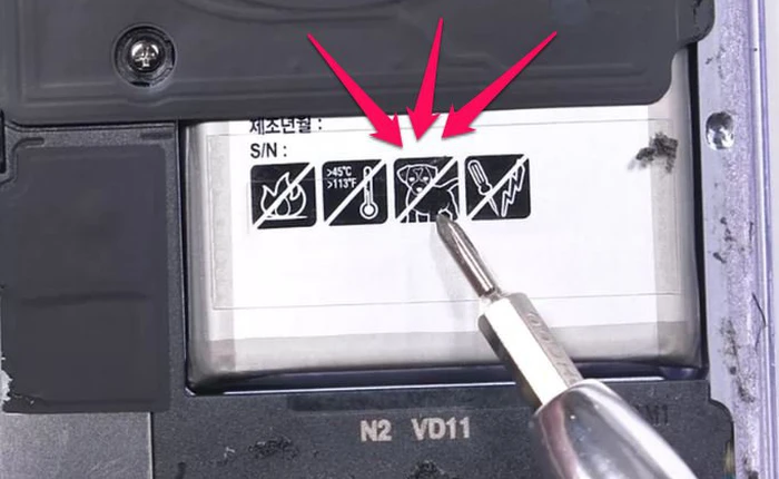 Pin của Galaxy S8 có biểu tượng "cấm chó", đố bạn nó có ý nghĩa gì?