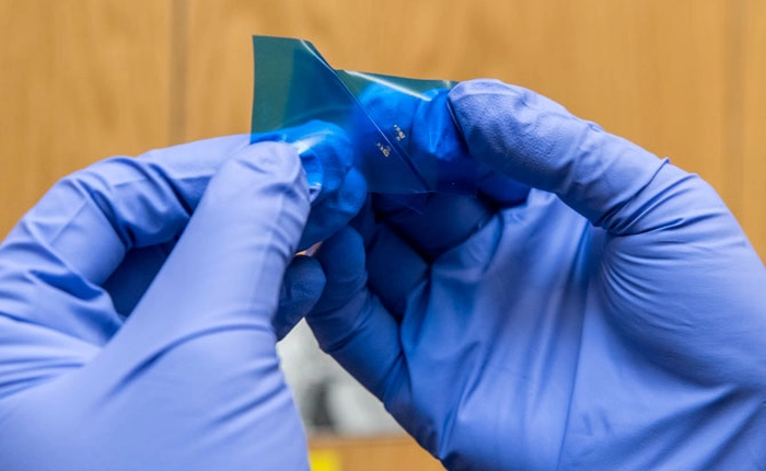 Những vật chất lượng tử mới này có thể dẫn điện với vận tốc gần bằng ánh sáng, đảo ngược được dòng chảy của thời gian