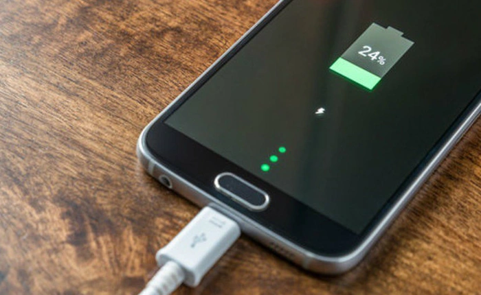 Giáo sư người Chile chế tạo thiết bị sạc điện thoại bằng... động đất