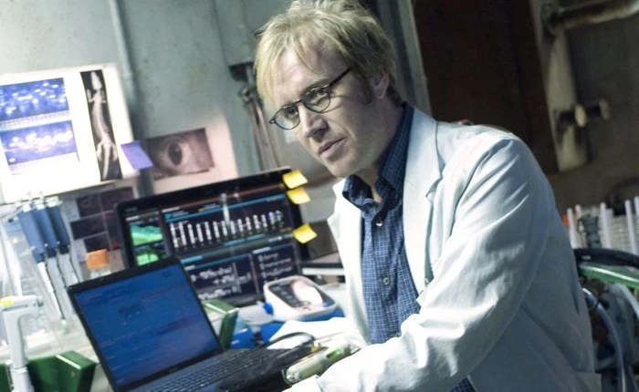 2 thế kỷ, 465 nhà khoa học tự làm thí nghiệm trên chính bản thân mình, 13 người đoạt giải Nobel, 8 người tử vong