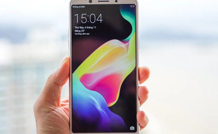 Trên tay Oppo F5 giá 6.99 triệu: Thiết kế viền mỏng, camera selfie AI 20MP, mở khóa bằng khuôn mặt