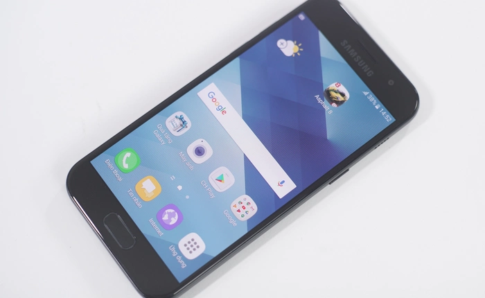 Mở hộp Galaxy A3 2017: Em út của gia đình A 2017 với giá 6.49 triệu đồng, tặng loa Bluetooth trị giá 2 triệu đồng