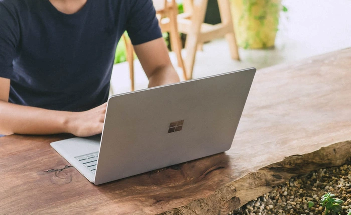 Người ta nói đàn ông yêu bằng mắt, nhưng dù Surface Laptop có đẹp mấy thì tôi cũng nhất định không yêu