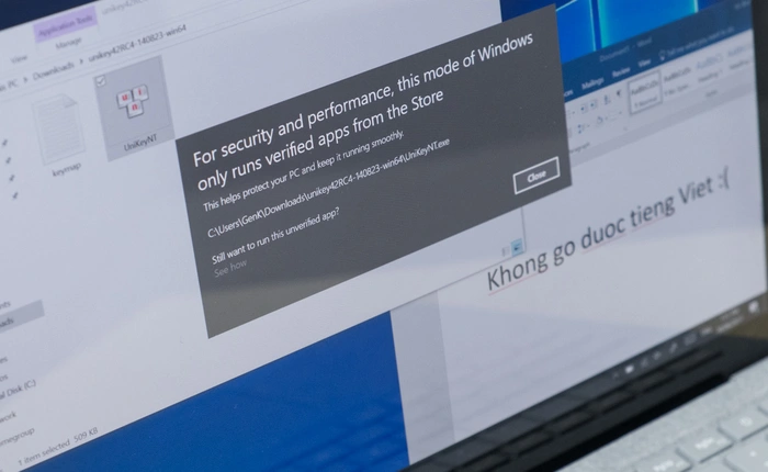 Đang sở hữu Surface Laptop, nhưng tôi lại phải dùng máy khác để viết bài này do không thể gõ tiếng Việt trên Windows 10 S