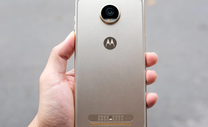Cảm nhận nhanh Moto Z2 Play: thiết kế mỏng và cứng cáp hơn, cụm camera hơi to