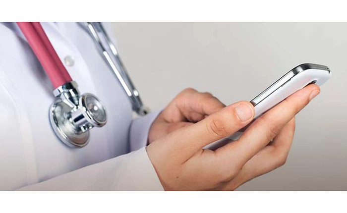 Bố bị tiểu đường không thể tiếp cận được chữa trị y tế tốt, chàng trai Việt lập ra ứng dụng 'thăm bệnh' chỉ bằng gọi điện và nhắn tin