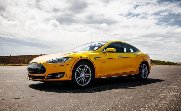 Không phải Photoshop, chiếc Tesla có vẻ ngoài y hệt như phim hoạt hình này có thật 100%