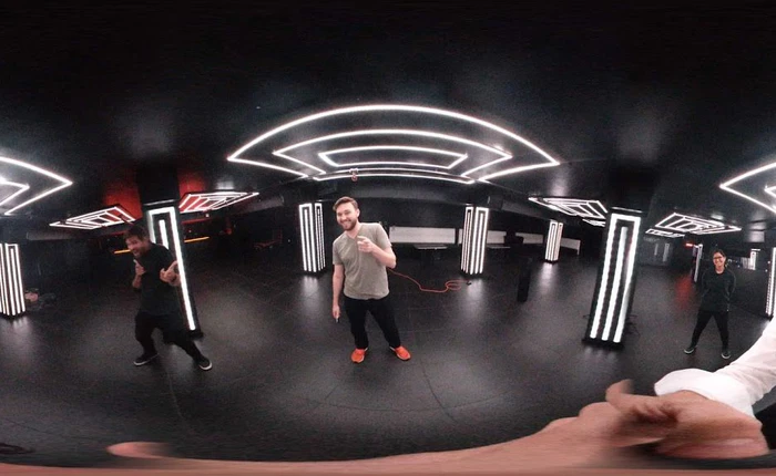 Chuyên gia nói gì sau khi trải nghiệm Essential Phone lần đầu tiên?