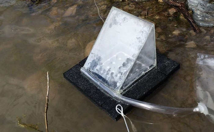 Các nhà khoa học phát triển máy lọc nước bằng năng lượng mặt trời: sản xuất 3 -> 10 lít nước/ngày, giá rất rẻ