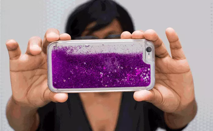 Giới trẻ Mỹ đang phát cuồng vì chiếc case điện thoại có chứa kim tuyến này