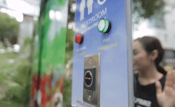 Trải nghiệm nhà vệ sinh công nghệ cao đầu tiên tại Sài Gòn: sử dụng năng lượng mặt trời, có camera theo dõi, nút cảm ứng