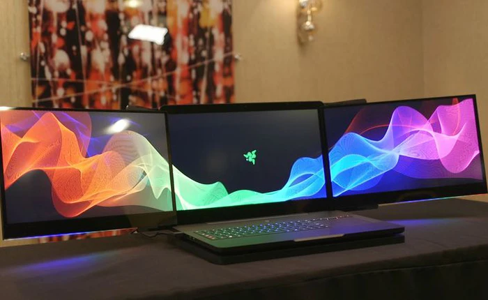 Một trong số hai nguyên mẫu laptop 3 màn hình Razer bị mất đang được bán ngang nhiên trên Alibaba