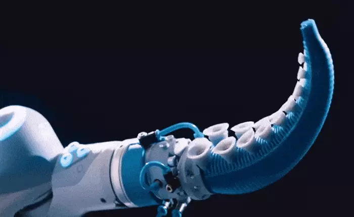 Chú robot này chính là phiên bản đời thực của Dr. Octopus trong bộ phim Người nhện 2 đây mà