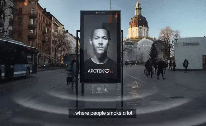 Chiếc biển quảng cáo "biết ho" để khiến mọi người thêm động lực bỏ thuốc lá