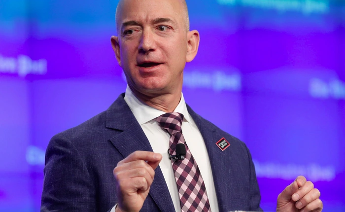 3 bài học lãnh đạo quý hơn vàng từ email gửi nhân viên của CEO Microsoft, Starbucks và Amazon