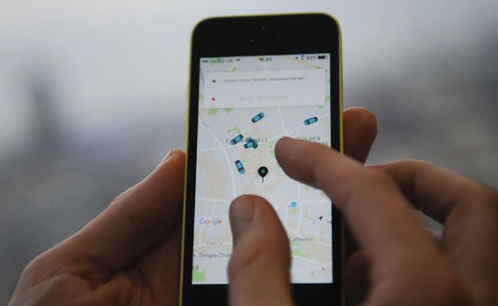 Ứng dụng đặt xe trong nước cạnh tranh với Uber và Grab ra sao?
