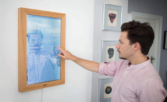 Dirror: gương kỹ thuật số, chạy Windows 10, giá từ 1050 USD