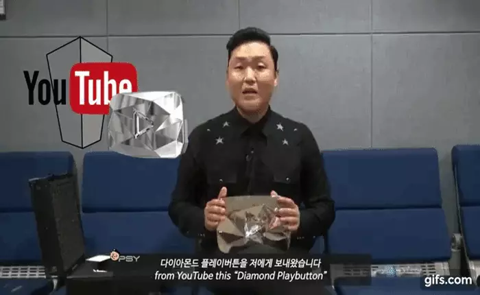 Psy chính thức trở thành người châu Á đầu tiên nhận được nút Play kim cương từ YouTube