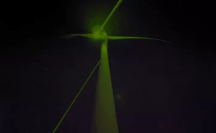 Nhà thiết kế người Hà Lan gắn đèn laser lên cối xay gió, tạo nên một màn trình diễn ánh sáng đẹp xuất sắc