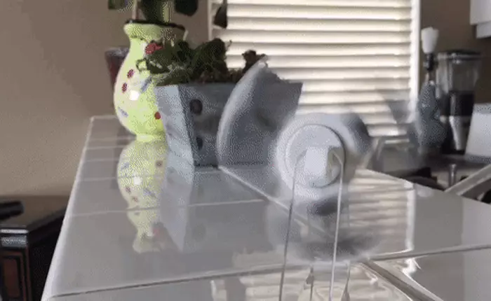 Giá đỡ Fidget Spinner làm vật trang trí để bàn giúp bạn vừa làm vừa chơi