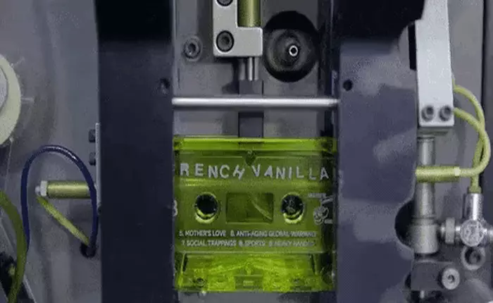 Hãy xem đoạn video sau để biết làm ra một cuộn băng cassette là quá trình đầy nghệ thuật như thế nào