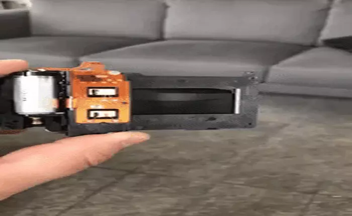 Đây là dung nhan tàn tạ của màn trập máy ảnh sau khi đóng mở quá 150.000 lần